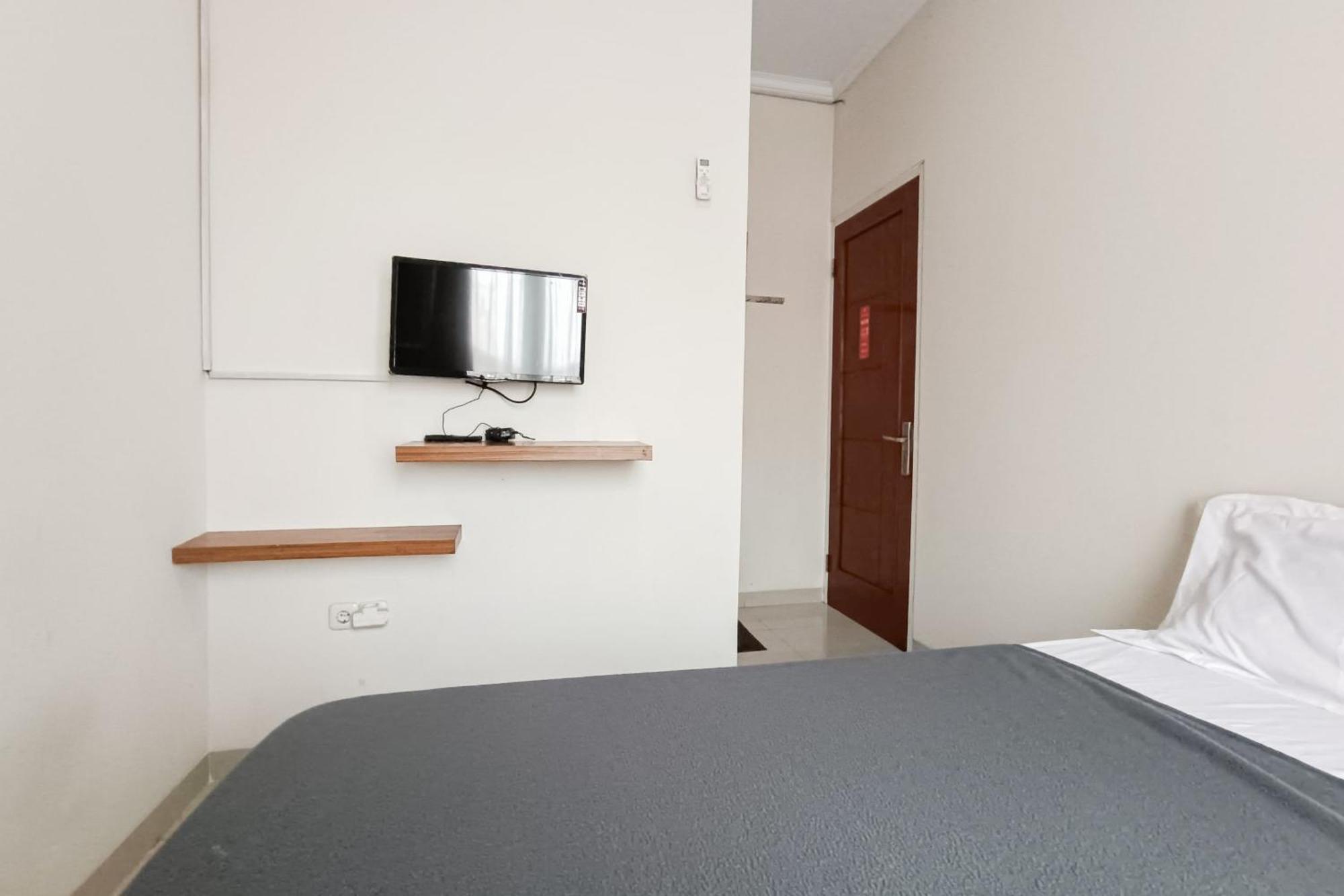 Al Iman Syariah 25 Mitra Reddoorz Jakarta
