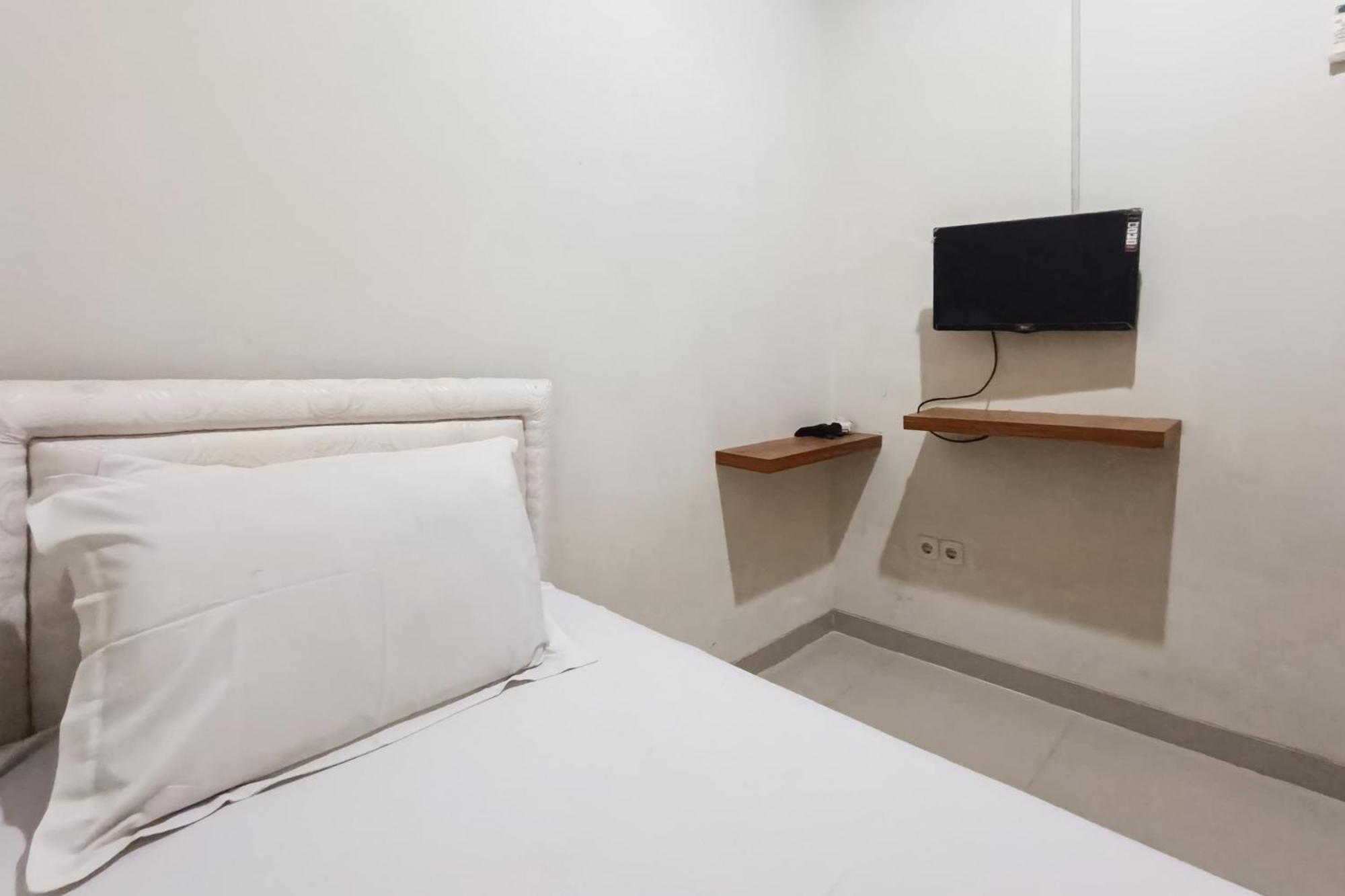 Al Iman Syariah 25 Mitra Reddoorz Hotel Jakarta